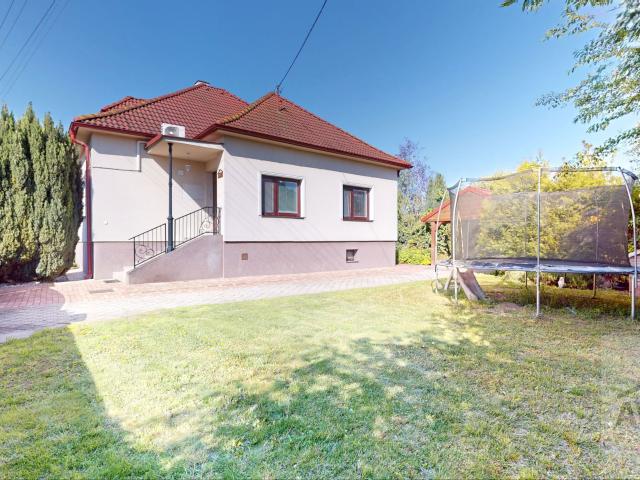 NOVINKA - Zrekonštruovaný 4,5 izbový rodinný dom v blízkosti centra Žitnoostrovská ul.