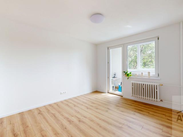 NOVÁ PONUKA | Kompletne zrekonštruovaná garsónka s loggiou – Vilová ulica, Petržalka