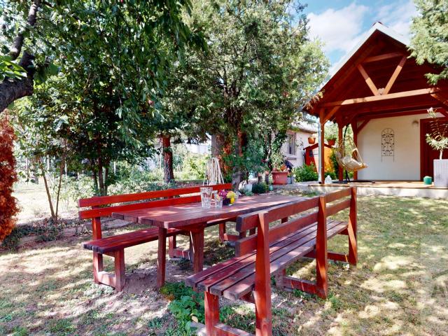 Krásna rekreačná chata v centre Rusoviec - Kovácsova ulica