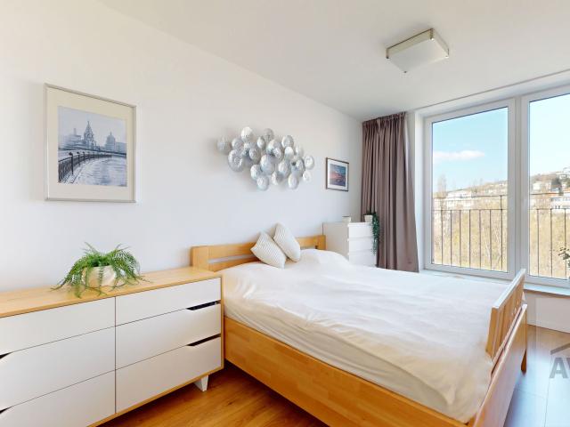 Moderný trojizbový byt s množstvom úložného priestoru - novostavba, loggia, dve pivnice