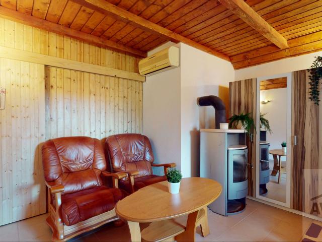 Rekreačná chata 38,5 m² s terasou 14 m² a záhradou – Rusovce, kompletná rekonštrukcia 2013