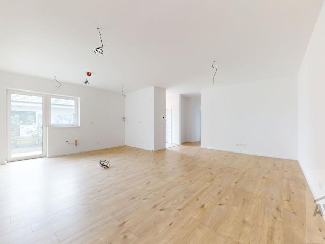 POSLEDNÝ - 4 izbový rodinný dom v tichej lokalite, vyhrievaná terasa, povala, parkovanie, dokončenie na kľúč