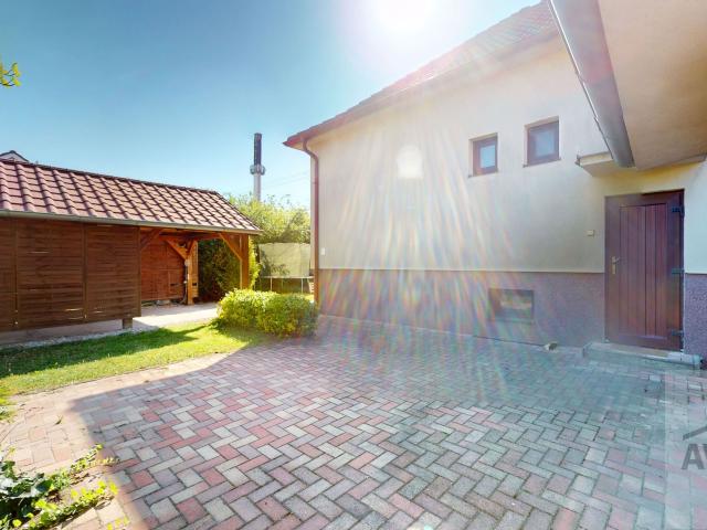 NOVINKA - Zrekonštruovaný 4,5 izbový rodinný dom v blízkosti centra Žitnoostrovská ul.