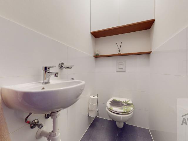 RAJKA -  Príjemný 2 izbový byt so šatníkom, 3x terasa, parkovacie miesto