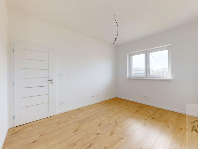 POSLEDNÝ - 4 izbový rodinný dom v tichej lokalite, vyhrievaná terasa, povala, parkovanie, dokončenie na kľúč