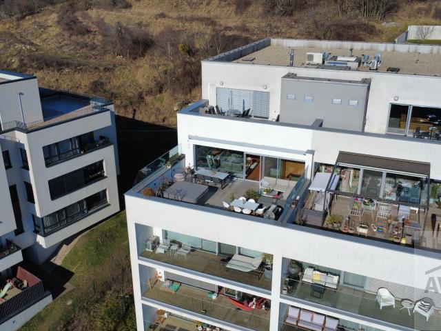 Prémiový byt na Kolibe: 247 m² celkovej plochy s terasou a jacuzzi v uzavretom rezidenčnom areáli