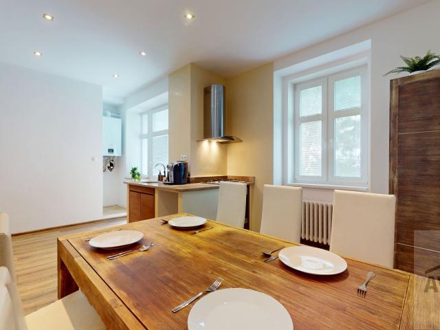 NOVÁ PONUKA | Exkluzívny 3-izbový byt v srdci Starého Mesta s unikátnou zelenou oázou