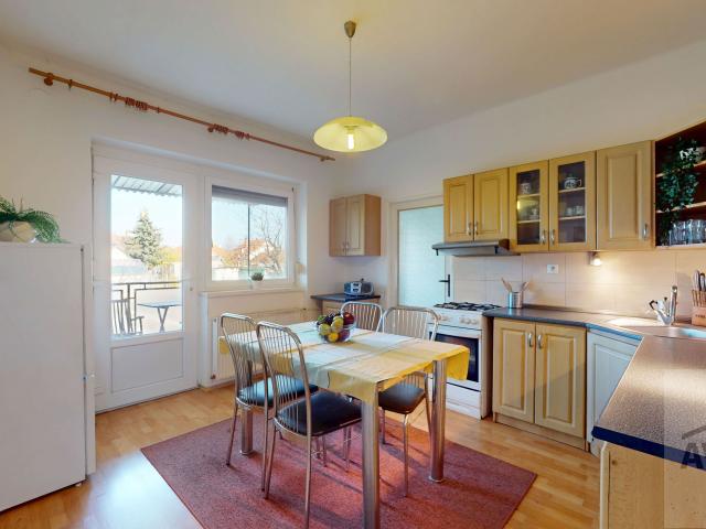 Atraktívny 5-izbový rodinný dom s garážou, terasami a pozemkom 806 m² - Kodályová ulica, Dunajská Streda