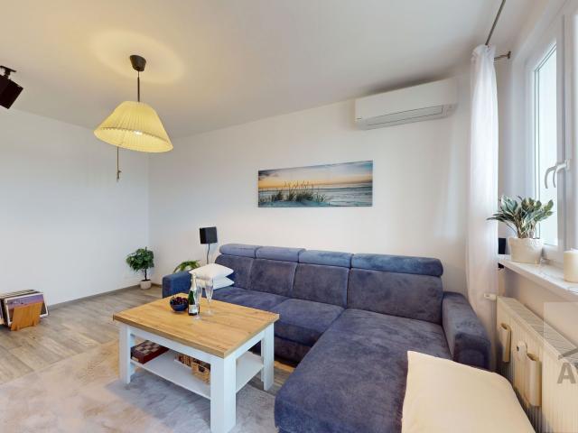 NOVINKA | Dizajnový trojizbový byt v pokojnom prostredí - kompletná rekonštrukcia, loggia, pivnica, kočíkáreň