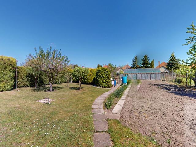 NOVÁ CENA - atraktívný 5 izbový rodinný dom v blízkosti centra s garážou a veľkým pozemkom