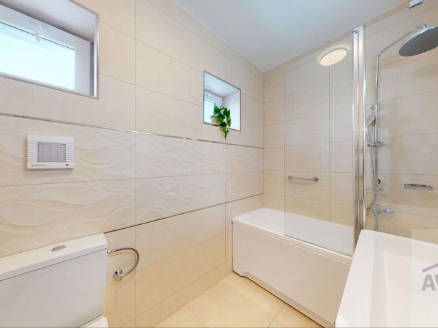 Slnečný 6 izbový rodinný dom s garážou a 2x kúpeľňou v tichej lokalite Rusoviec