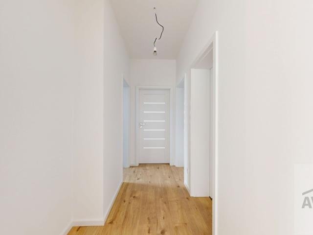 REZERVOVANÉ - 4 izbový rodinný dom v tichej lokalite, vyhrievaná terasa, povala, parkovanie, dokončenie na kľúč