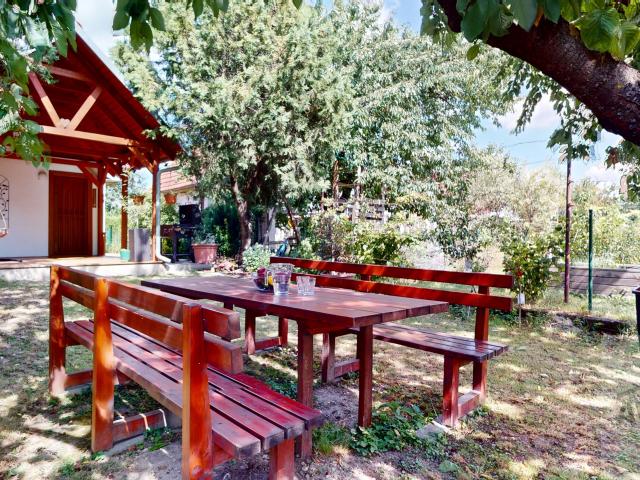 Krásna rekreačná chata v centre Rusoviec - Kovácsova ulica