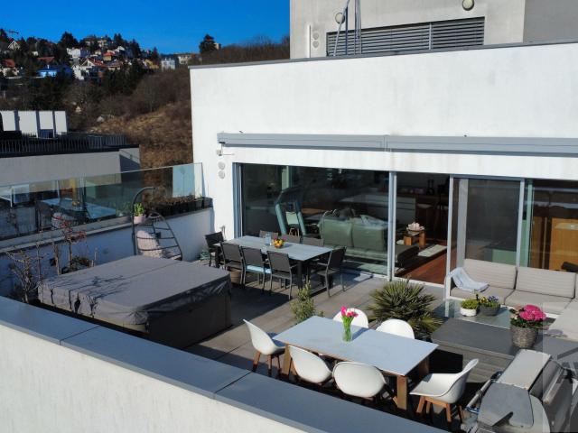 Prémiový byt na Kolibe: 247 m² celkovej plochy s terasou a jacuzzi v uzavretom rezidenčnom areáli