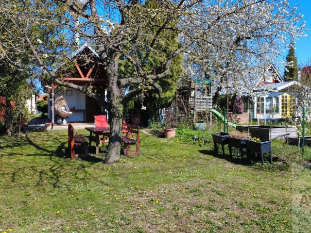 Rekreačná chata 38,5 m² s terasou 14 m² a záhradou – Rusovce, kompletná rekonštrukcia 2013