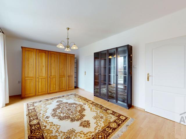 Slnečný 6 izbový rodinný dom s garážou a 2x kúpeľňou v tichej lokalite Rusoviec