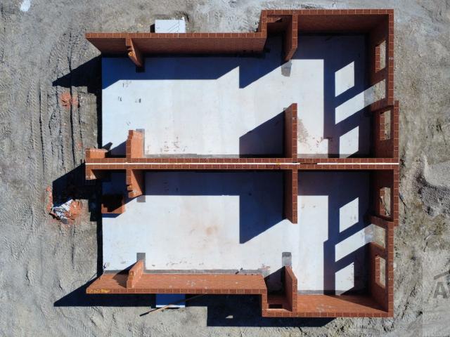 3 izbové byty s pozemkom, parkovaním v tichej lokalite s príjemným výhľadom