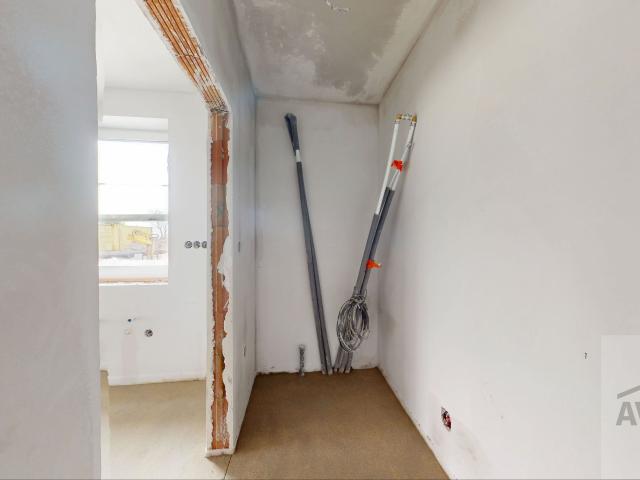 NOVINKA  - Priestranný 4 izbový rodinný dom, terasa, parkovanie, oplotenie v novej lokalite obce Zálesie