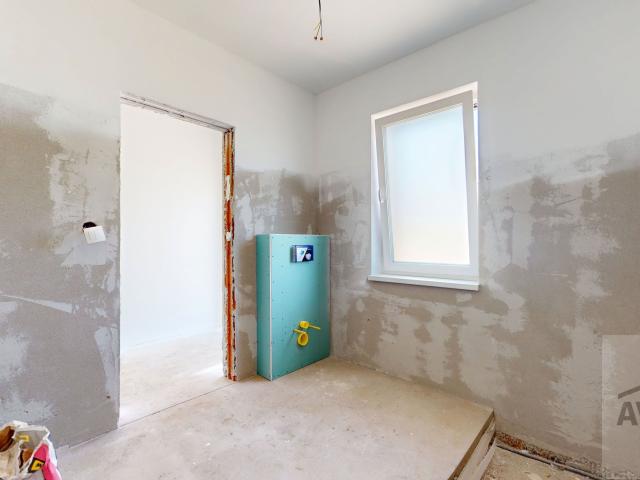 Dizajnový rodinný dom so záhradnou dokončením na kľúč, oplotenie, parkovanie a trasa