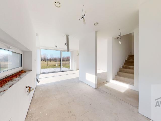 SKOLAUDOVANÝ -  5 izbový rodinný dom s dvomi kúpeľňami, krbom, rekuperáciou, nízke náklady