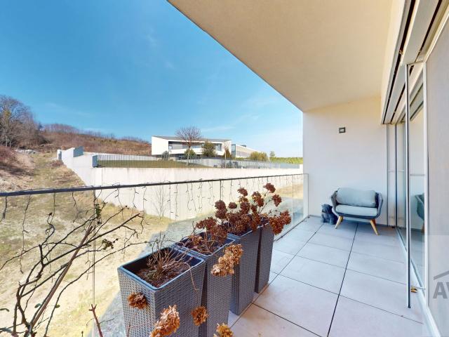 Prémiový byt na Kolibe: 247 m² celkovej plochy s terasou a jacuzzi v uzavretom rezidenčnom areáli