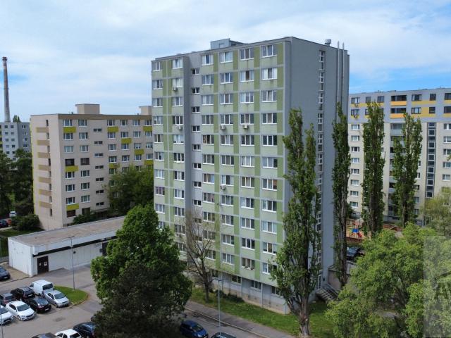 NOVÁ PONUKA | Kompletne zrekonštruovaná garsónka s loggiou – Vilová ulica, Petržalka