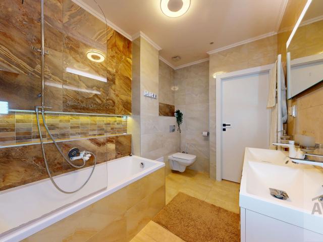 NOVÁ PONUKA | Unikátny 3-izbový byt s vlastnou záhradou v srdci Galanty