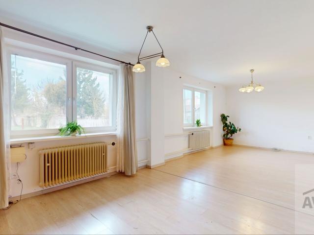 SKVELÁ PRÍLEŽITOSŤ - 6 izbový rodinný dom s garážou