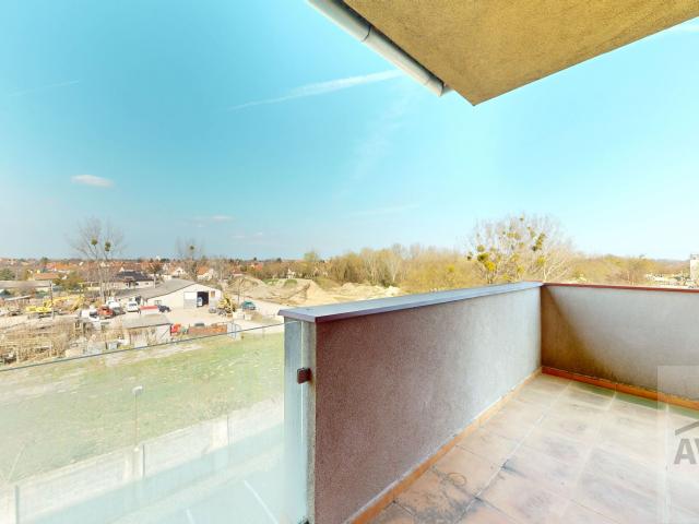 RAJKA! - 2,5 izbový byt so šatníkom, parkovacím miestom a 3x balkón