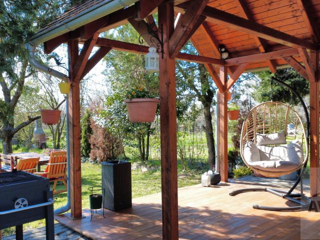 NOVINKA – Útulná rekreačná chata s veľkou terasou v Rusovciach