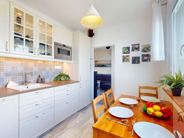 NOVINKA | Dizajnový trojizbový byt v pokojnom prostredí - kompletná rekonštrukcia, loggia, pivnica, kočíkáreň