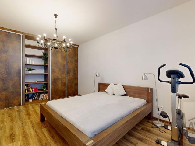 NOVÁ PONUKA | Exkluzívny 3-izbový byt v srdci Starého Mesta s unikátnou zelenou oázou