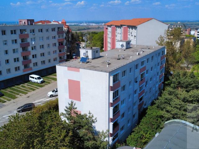 NOVINKA | Dizajnový trojizbový byt v pokojnom prostredí - kompletná rekonštrukcia, loggia, pivnica, kočíkáreň