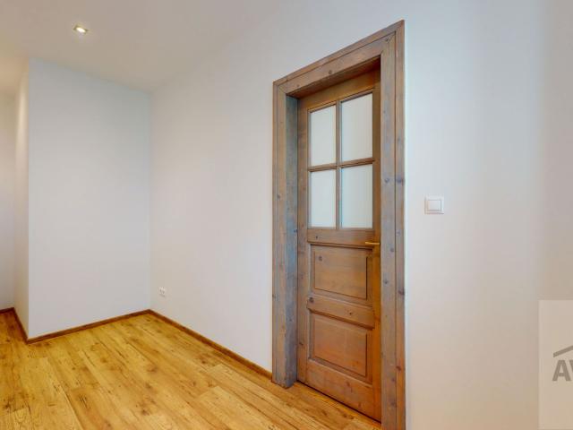 NOVÁ PONUKA | Exkluzívny 3-izbový byt v srdci Starého Mesta s unikátnou zelenou oázou