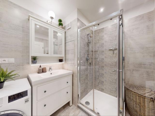 NOVINKA | Dizajnový trojizbový byt v pokojnom prostredí - kompletná rekonštrukcia, loggia, pivnica, kočíkáreň