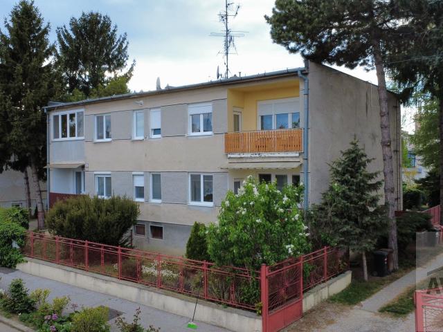 NOVÁ PONUKA | Unikátny 3-izbový byt s vlastnou záhradou v srdci Galanty