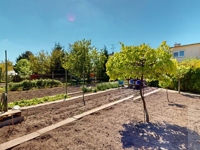 NOVÁ CENA - atraktívný 5 izbový rodinný dom v blízkosti centra s garážou a veľkým pozemkom