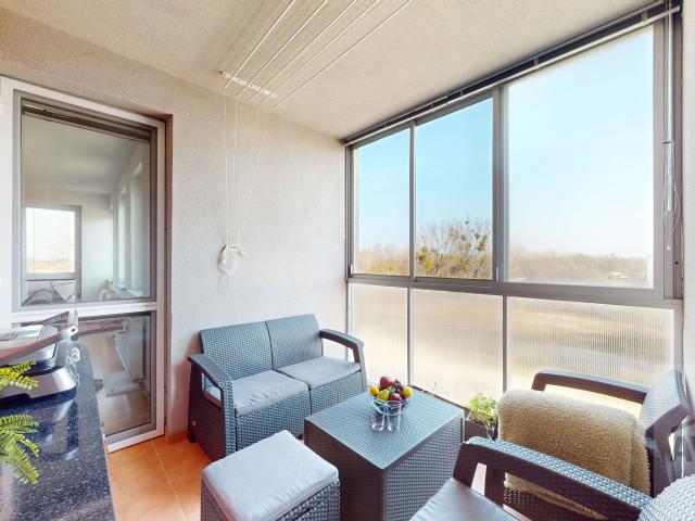 RAJKA -  Príjemný 2 izbový byt so šatníkom, 3x terasa, parkovacie miesto