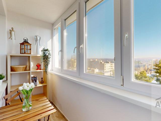 POCTIVÁ KOMPLETNÁ REKONŠTRUKCIA | TROJIZBOVÝ BYT S LOGGIOU A PIVNICOU VO VÝBORNEJ LOKALITE