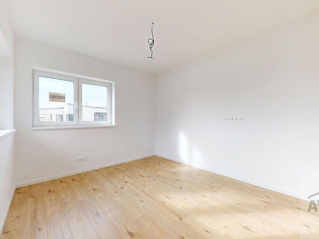 REZERVOVANÉ - 4 izbový rodinný dom v tichej lokalite, vyhrievaná terasa, povala, parkovanie, dokončenie na kľúč