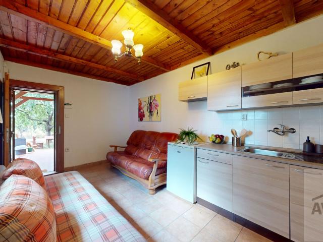 Rekreačná chata 38,5 m² s terasou 14 m² a záhradou – Rusovce, kompletná rekonštrukcia 2013