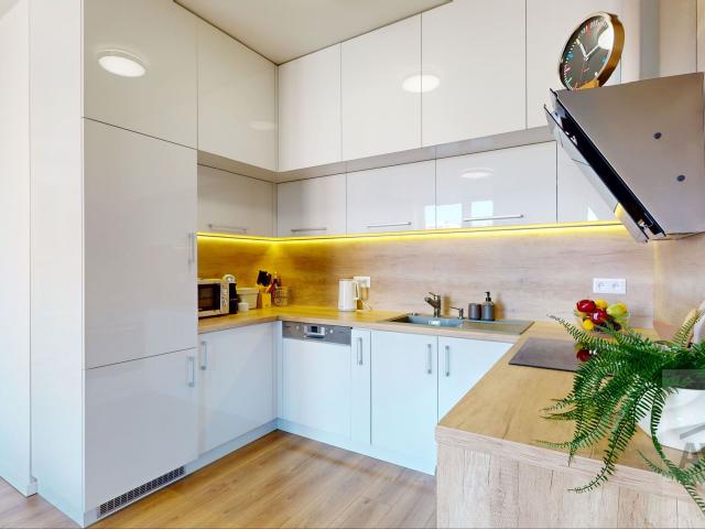 Moderný trojizbový byt s množstvom úložného priestoru - novostavba, loggia, dve pivnice