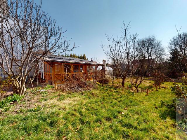 Slnečný 6 izbový rodinný dom s garážou a 2x kúpeľňou v tichej lokalite Rusoviec