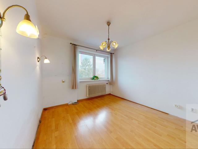 Priestranný 5,5-izbový rodinný dom s garážou, záhradou a vínnou pivnicou na Zdravotníckej ulici v Rusovciach