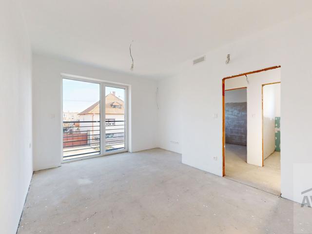 SKOLAUDOVANÝ -  5 izbový rodinný dom s dvomi kúpeľňami, krbom, rekuperáciou, nízke náklady