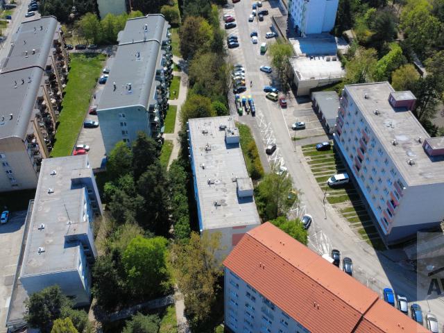 Hrejivý a poctivo kompletne zrekonštruovaný byt vo výbornej lokalite - loggia, pivnica, kočíkáreň