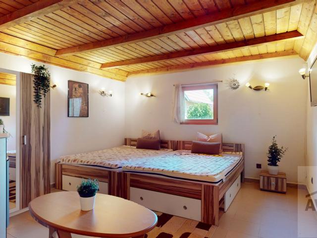 Rekreačná chata 38,5 m² s terasou 14 m² a záhradou – Rusovce, kompletná rekonštrukcia 2013