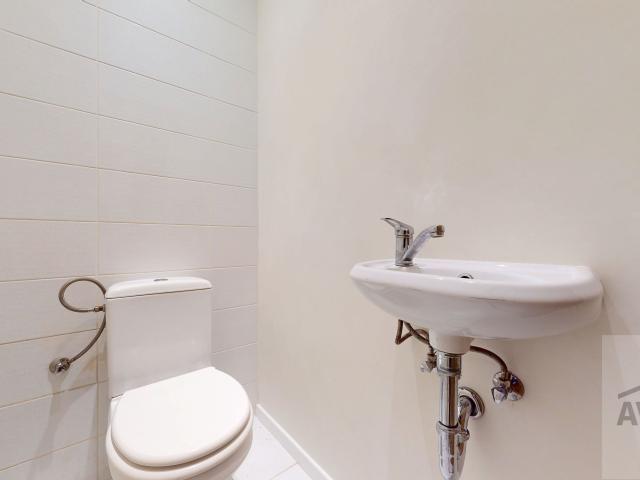 NOVINKA - Priestranný 3-izbový byt na Dobrovského ulici - krásny veľký vnútroblok, balkón a veľká pivnica