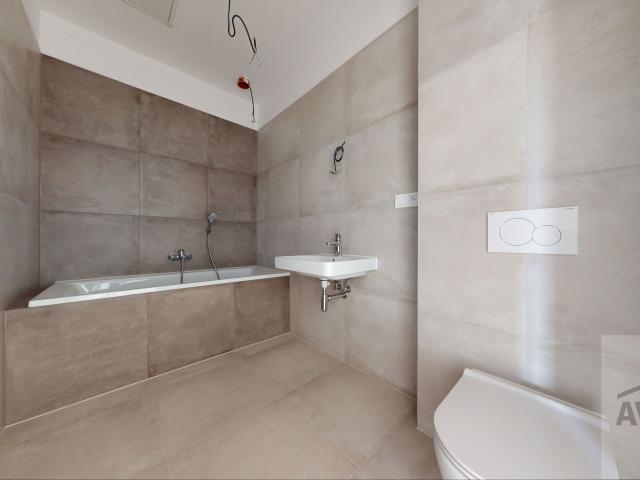 POSLEDNÝ - 4 izbový rodinný dom v tichej lokalite, vyhrievaná terasa, povala, parkovanie, dokončenie na kľúč