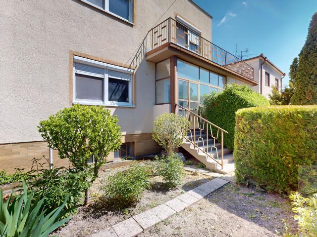 NOVÁ CENA - atraktívný 5 izbový rodinný dom v blízkosti centra s garážou a veľkým pozemkom